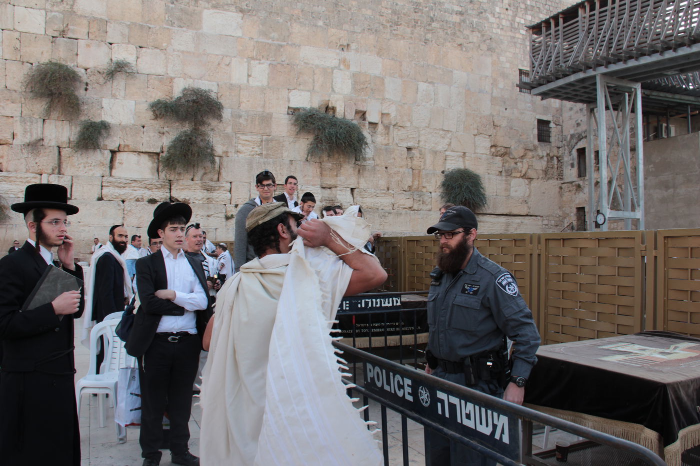 'נשות הכותל' הקדימו את בואן והשתלטו על הרחבה