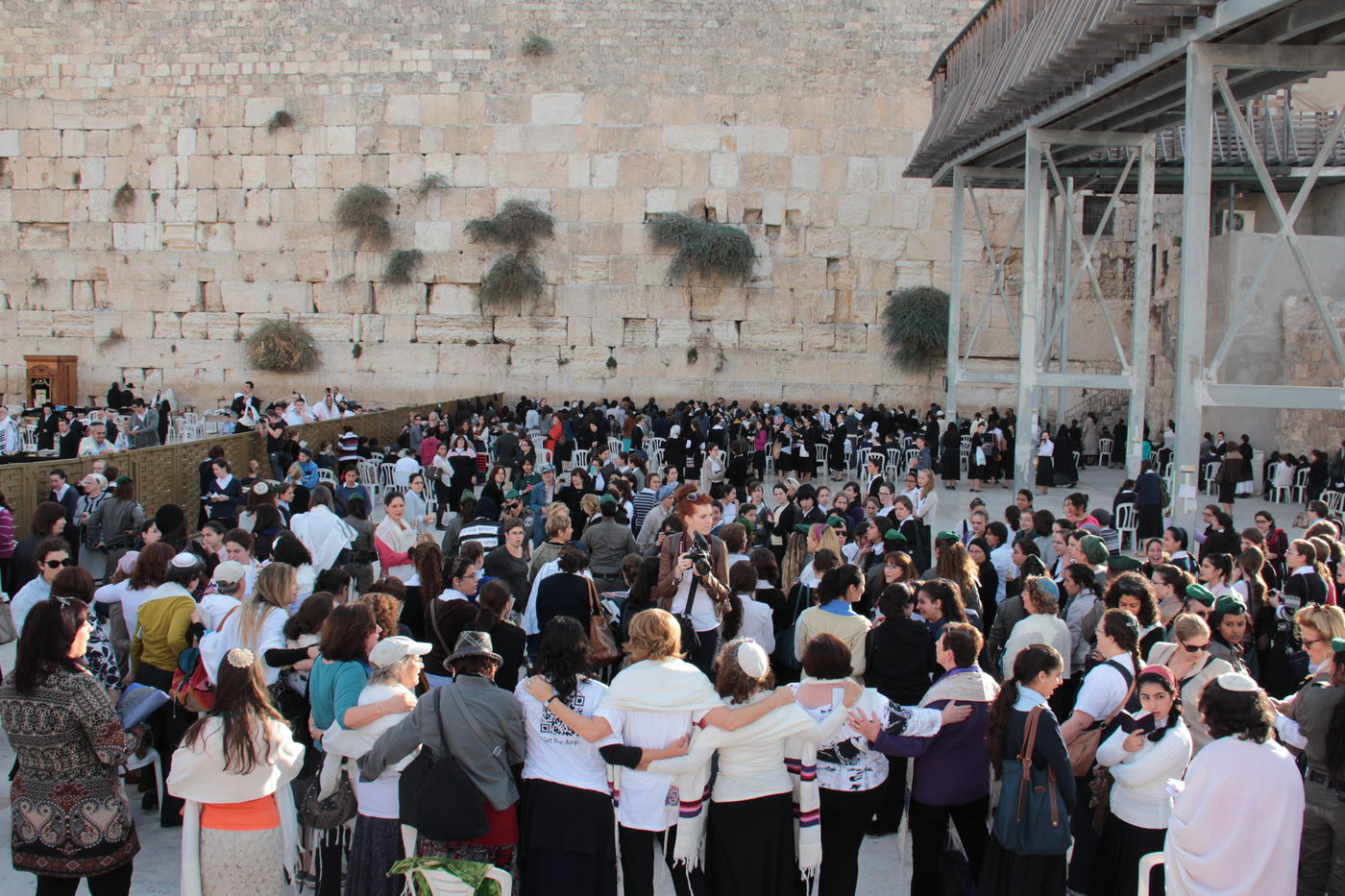 'נשות הכותל' הקדימו את בואן והשתלטו על הרחבה