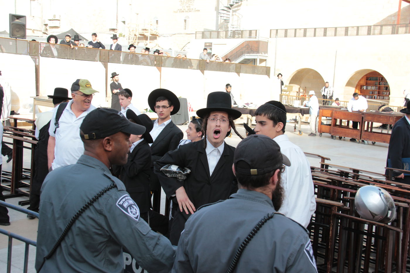 'נשות הכותל' הקדימו את בואן והשתלטו על הרחבה