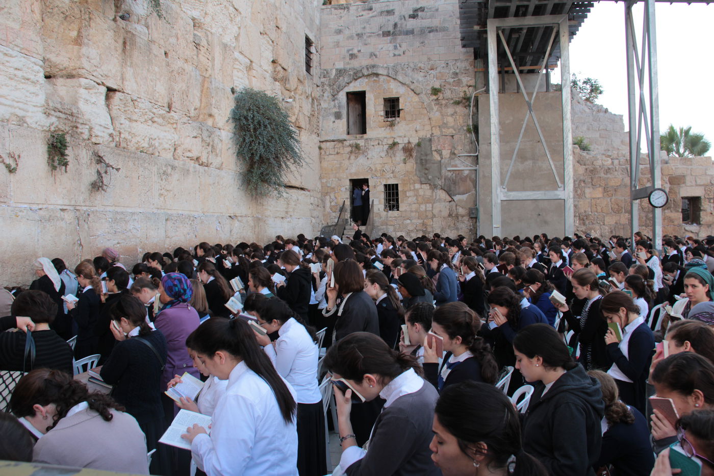 'נשות הכותל' הקדימו את בואן והשתלטו על הרחבה