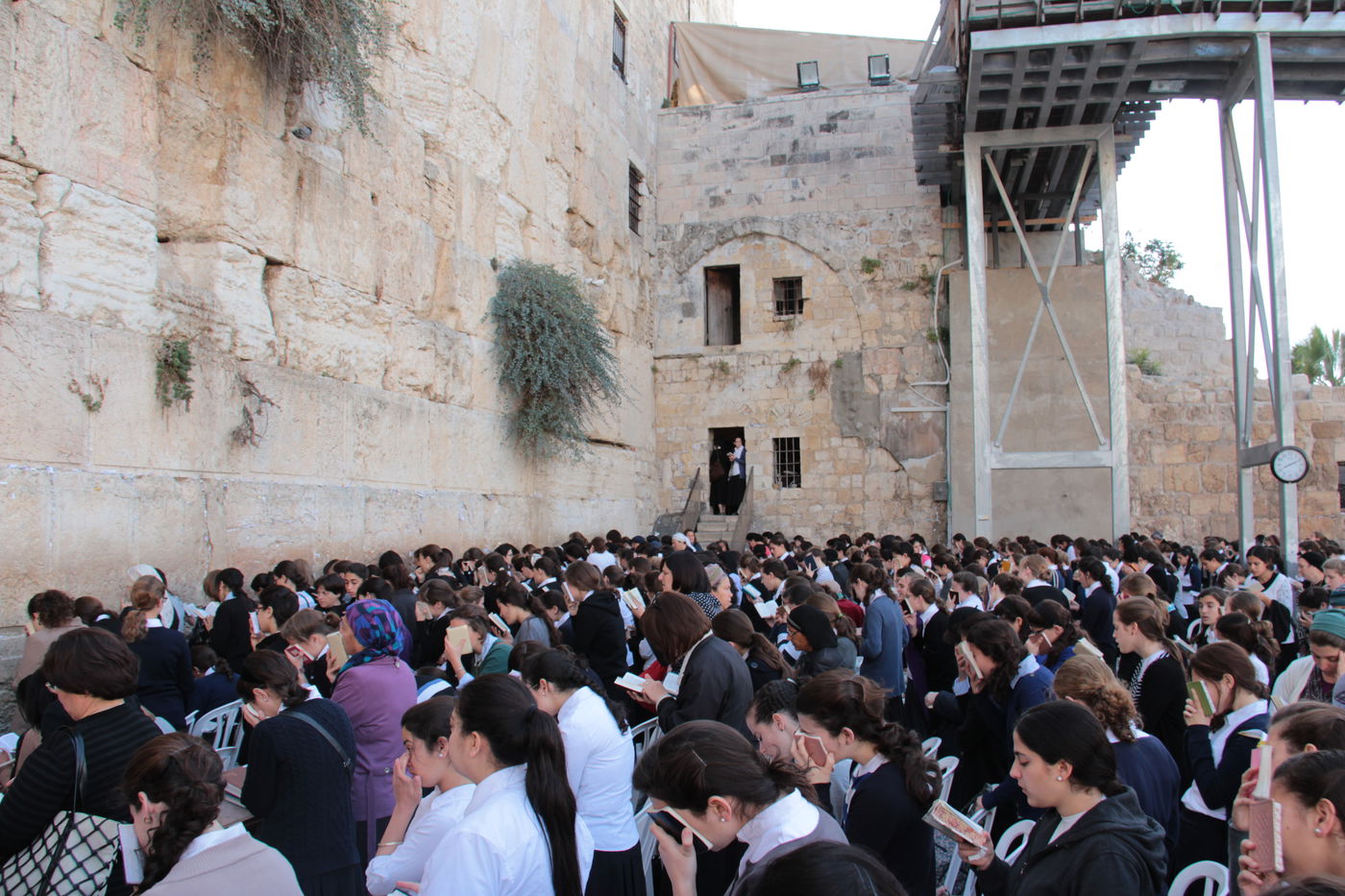 'נשות הכותל' הקדימו את בואן והשתלטו על הרחבה