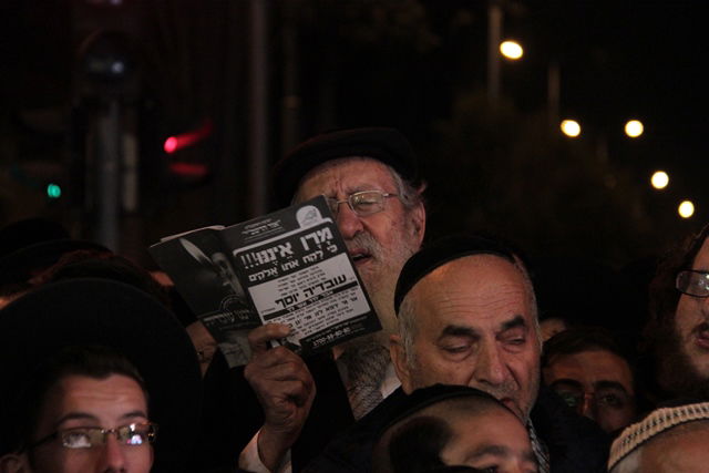 אלפים בעצרת השלושים לפטירת מרן הגר"ע יוסף