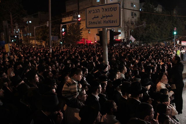 אלפים בעצרת השלושים לפטירת מרן הגר"ע יוסף