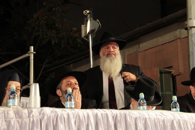 אלפים בעצרת השלושים לפטירת מרן הגר"ע יוסף