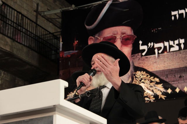 אלפים בעצרת השלושים לפטירת מרן הגר"ע יוסף