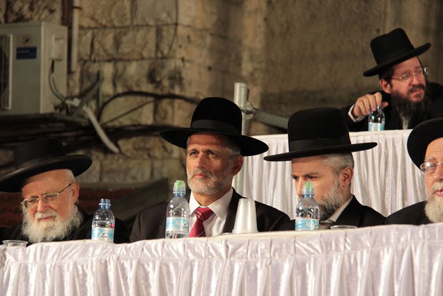 אלפים בעצרת השלושים לפטירת מרן הגר"ע יוסף