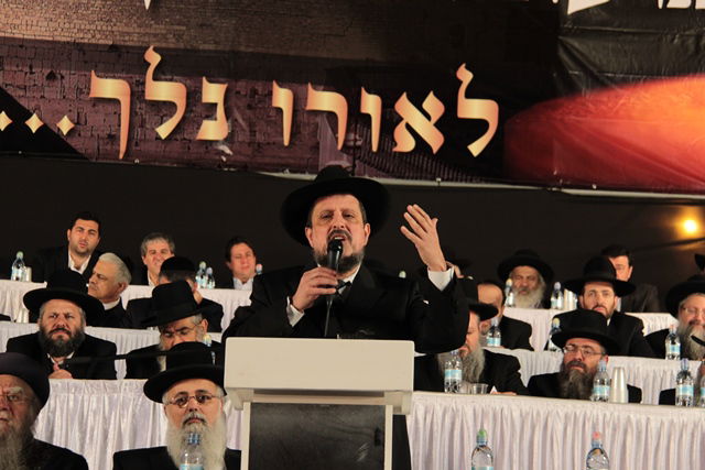 אלפים בעצרת השלושים לפטירת מרן הגר"ע יוסף