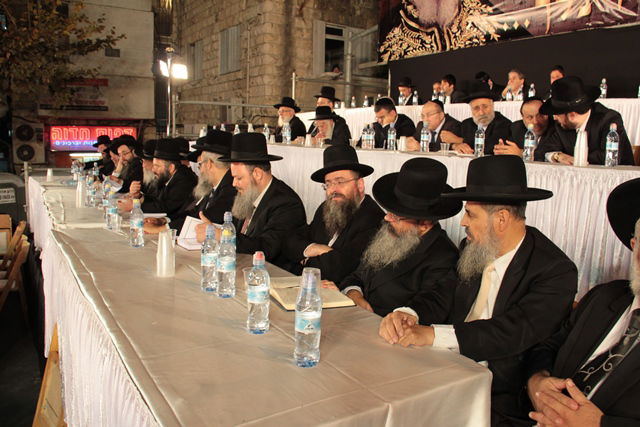 אלפים בעצרת השלושים לפטירת מרן הגר"ע יוסף