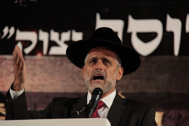 אלפים בעצרת השלושים לפטירת מרן הגר"ע יוסף