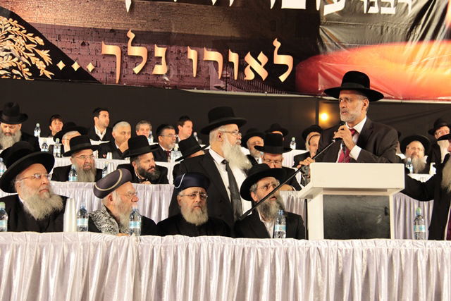 אלפים בעצרת השלושים לפטירת מרן הגר"ע יוסף