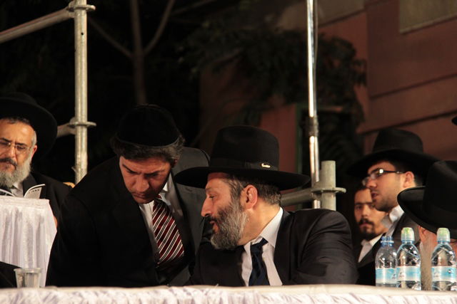 אלפים בעצרת השלושים לפטירת מרן הגר"ע יוסף