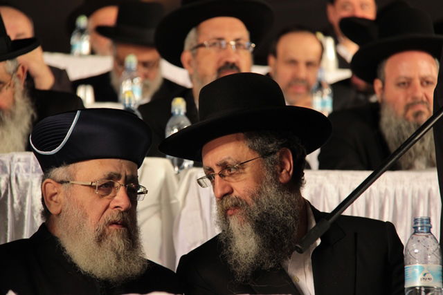 אלפים בעצרת השלושים לפטירת מרן הגר"ע יוסף