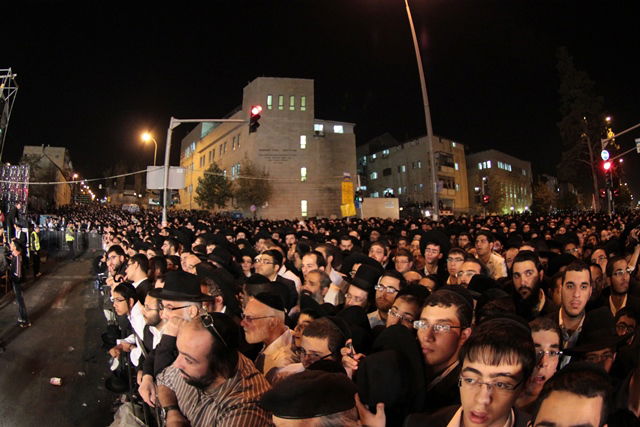 אלפים בעצרת השלושים לפטירת מרן הגר"ע יוסף