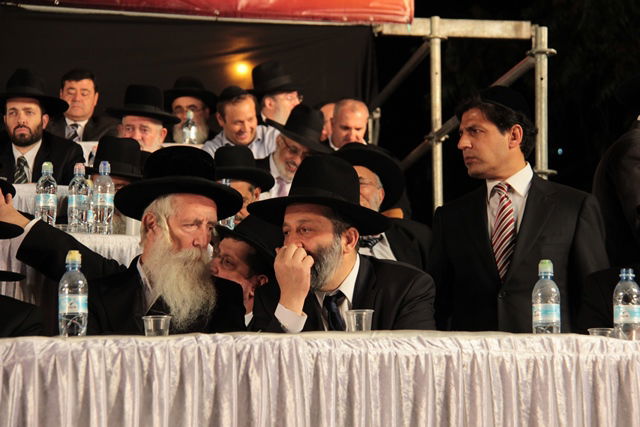 אלפים בעצרת השלושים לפטירת מרן הגר"ע יוסף