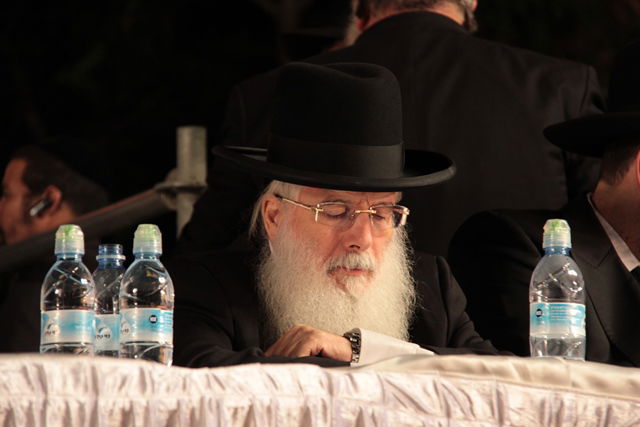 אלפים בעצרת השלושים לפטירת מרן הגר"ע יוסף