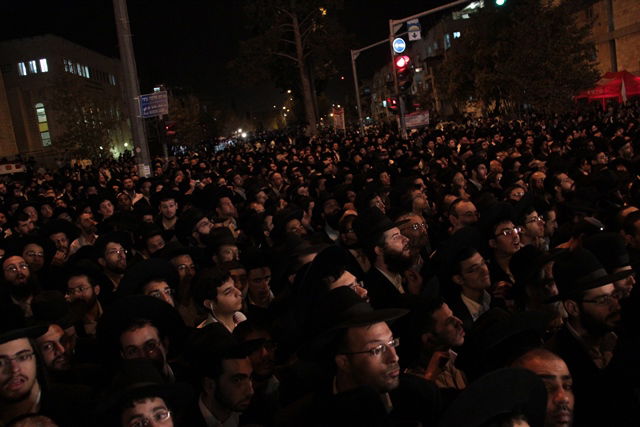 אלפים בעצרת השלושים לפטירת מרן הגר"ע יוסף