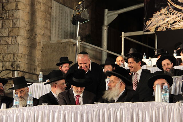 אלפים בעצרת השלושים לפטירת מרן הגר"ע יוסף