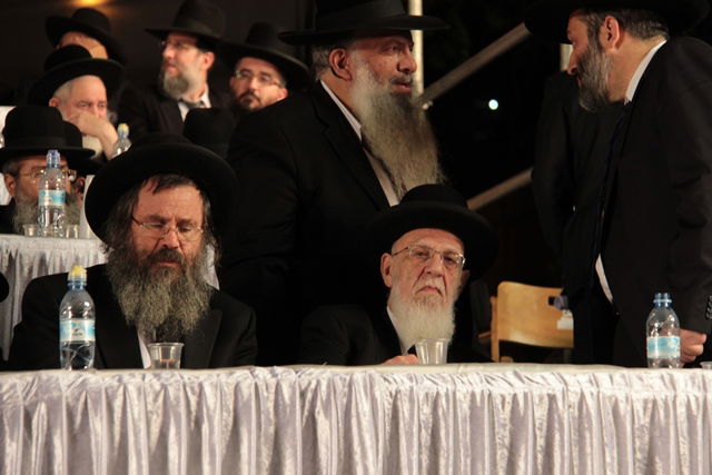 אלפים בעצרת השלושים לפטירת מרן הגר"ע יוסף