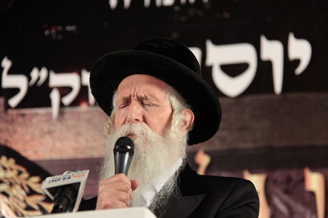 אלפים בעצרת השלושים לפטירת מרן הגר"ע יוסף