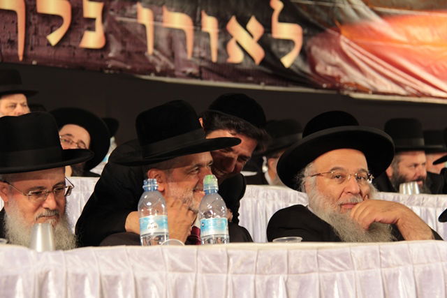 אלפים בעצרת השלושים לפטירת מרן הגר"ע יוסף