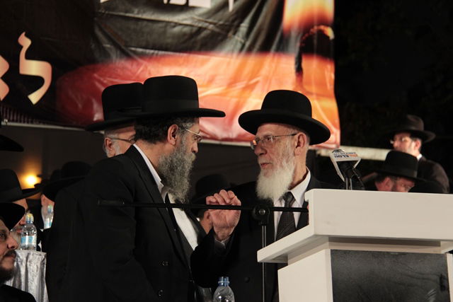 אלפים בעצרת השלושים לפטירת מרן הגר"ע יוסף