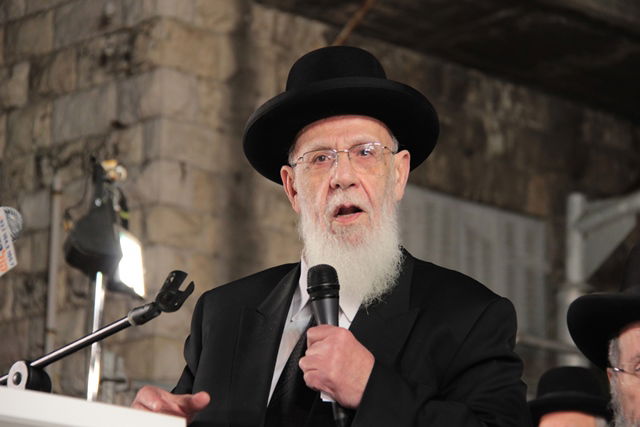 אלפים בעצרת השלושים לפטירת מרן הגר"ע יוסף