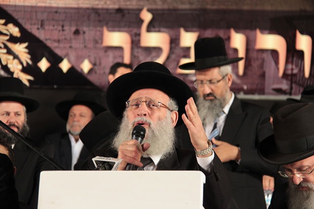 אלפים בעצרת השלושים לפטירת מרן הגר"ע יוסף