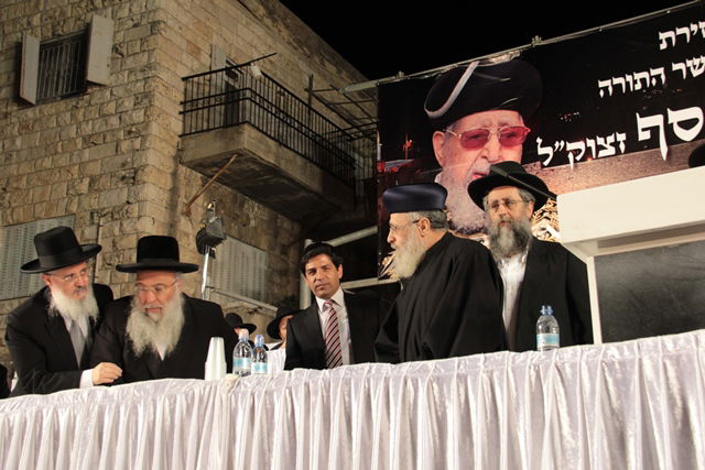 אלפים בעצרת השלושים לפטירת מרן הגר"ע יוסף