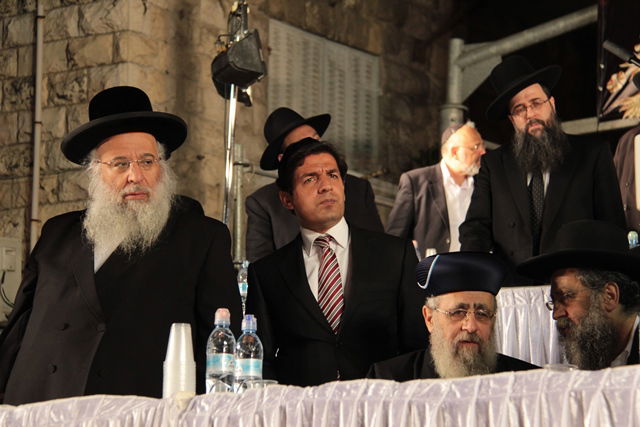 אלפים בעצרת השלושים לפטירת מרן הגר"ע יוסף