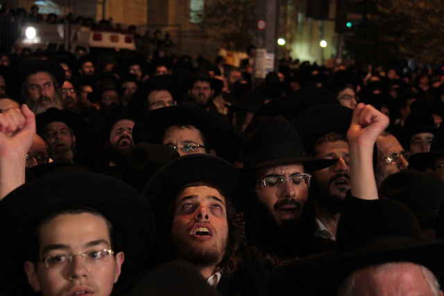 אלפים בעצרת השלושים לפטירת מרן הגר"ע יוסף