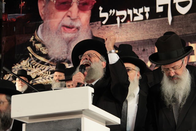 אלפים בעצרת השלושים לפטירת מרן הגר"ע יוסף