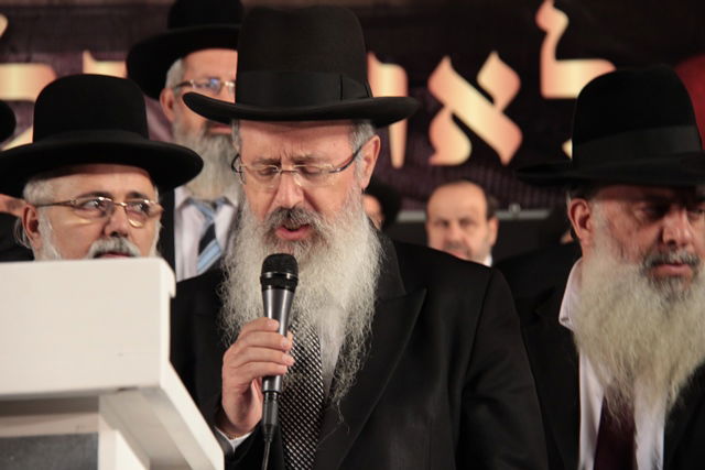 אלפים בעצרת השלושים לפטירת מרן הגר"ע יוסף