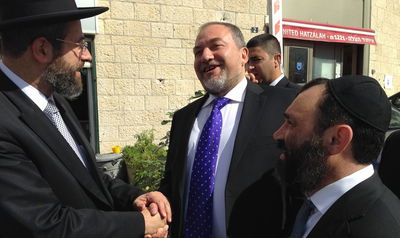 לוי אדרעי, אביגדור ליברמן והרב לאו, הבוקר