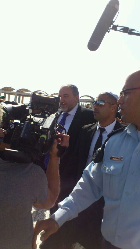 לאחר הזיכוי: אביגדור ליברמן התפלל בכותל