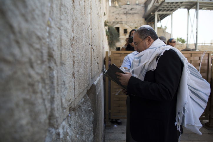 לאחר הזיכוי: אביגדור ליברמן התפלל בכותל