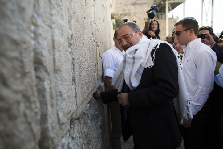 לאחר הזיכוי: אביגדור ליברמן התפלל בכותל