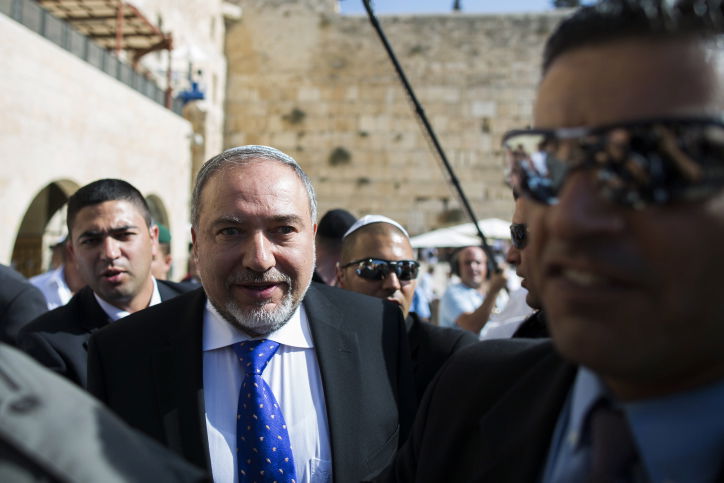 לאחר הזיכוי: אביגדור ליברמן התפלל בכותל