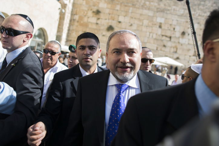 לאחר הזיכוי: אביגדור ליברמן התפלל בכותל