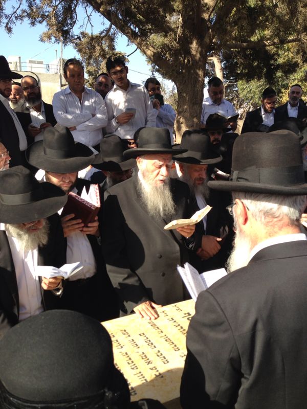 בניו ובנותיו של מרן עלו לקברו