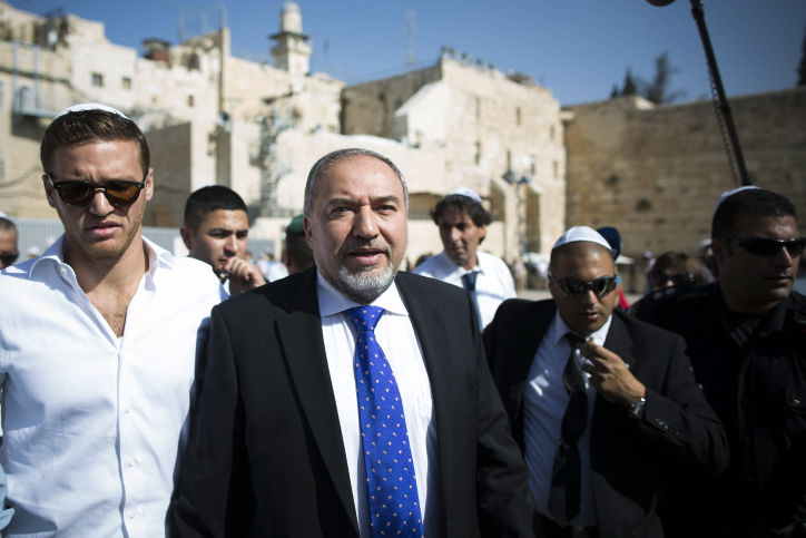 לאחר הזיכוי: אביגדור ליברמן התפלל בכותל