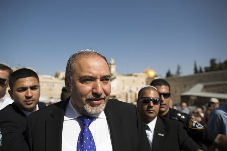 לאחר הזיכוי: אביגדור ליברמן התפלל בכותל