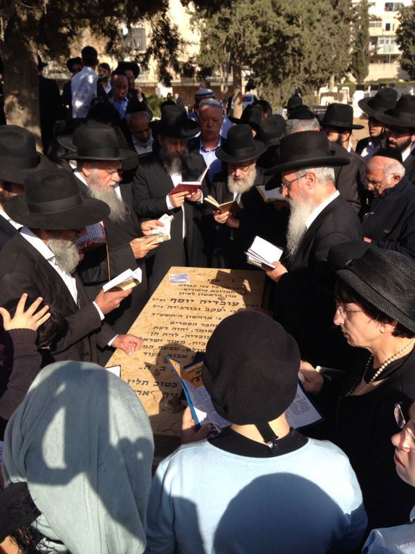 בניו ובנותיו של מרן עלו לקברו