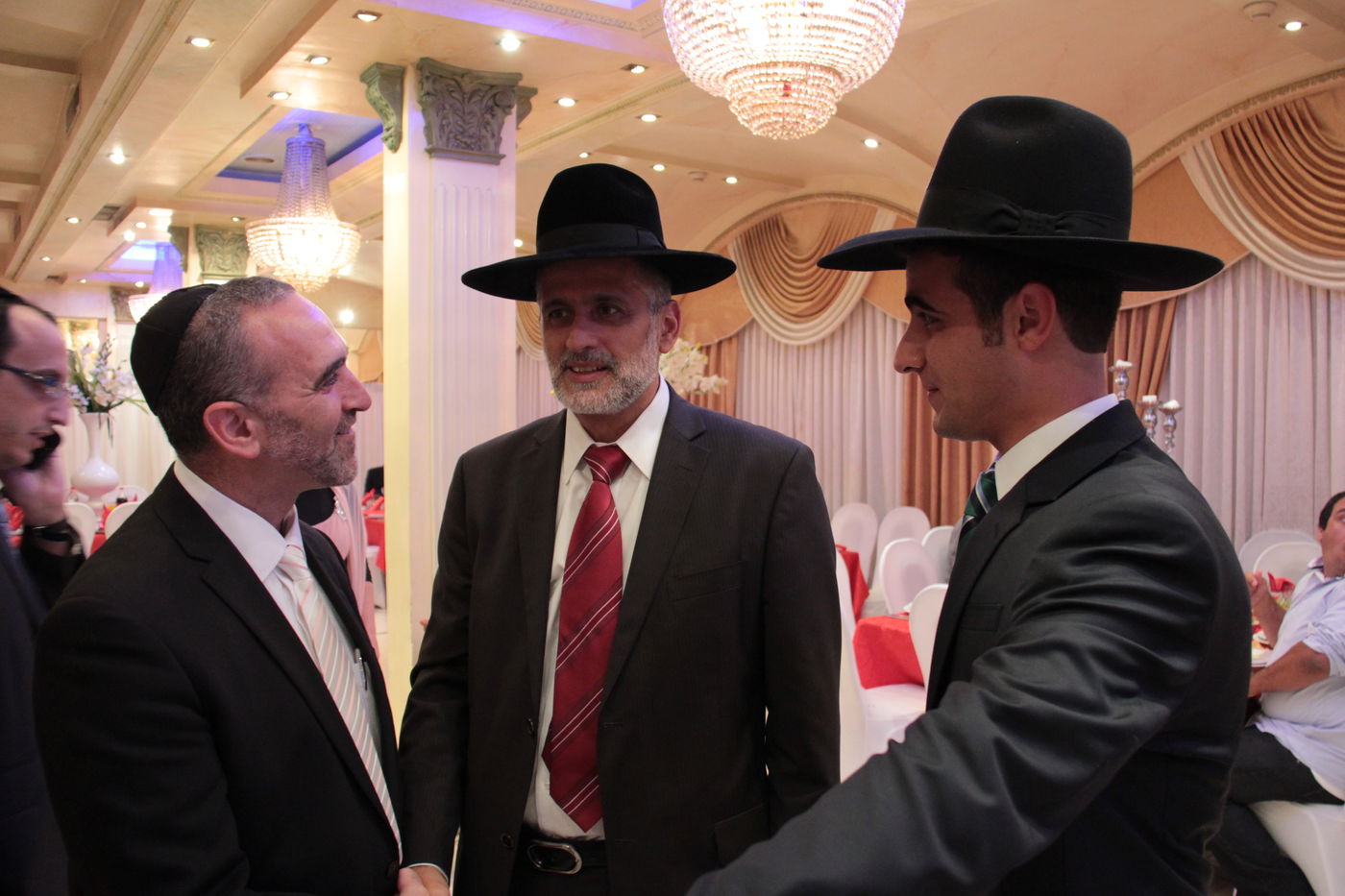 מזל טוב לכתב "כיכר השבת" ישי כהן לרגל אירוסיו • גלריה