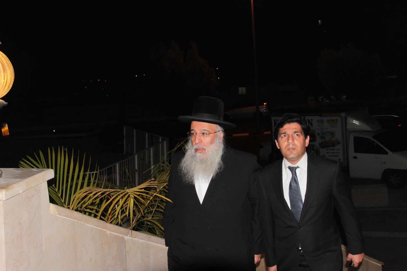 המקובל רבי בניהו שמואלי ועוזרו מרדכי חסידים