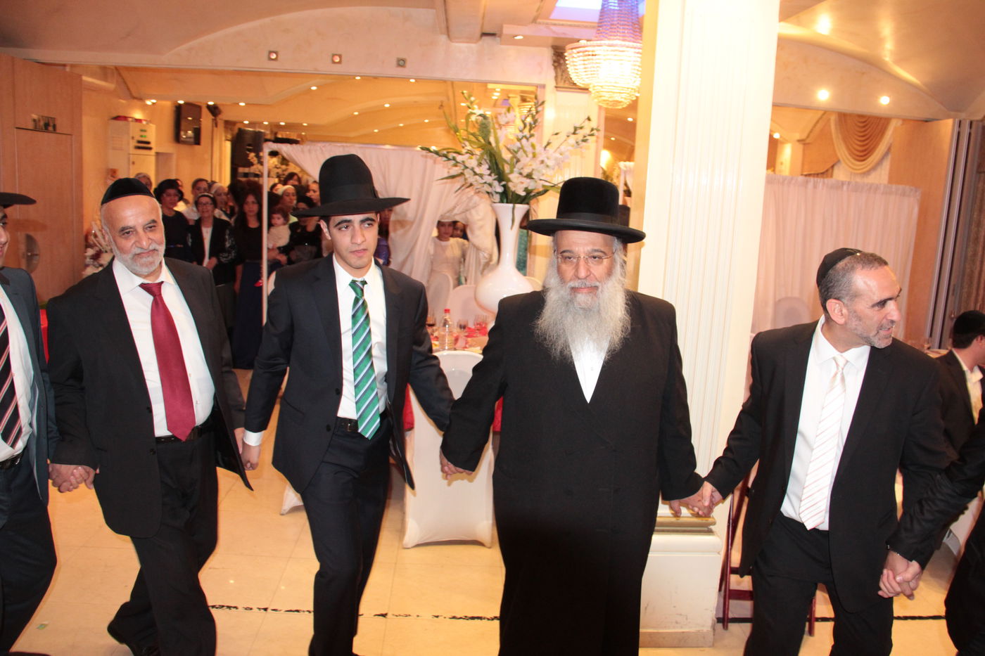 מזל טוב לכתב "כיכר השבת" ישי כהן לרגל אירוסיו • גלריה