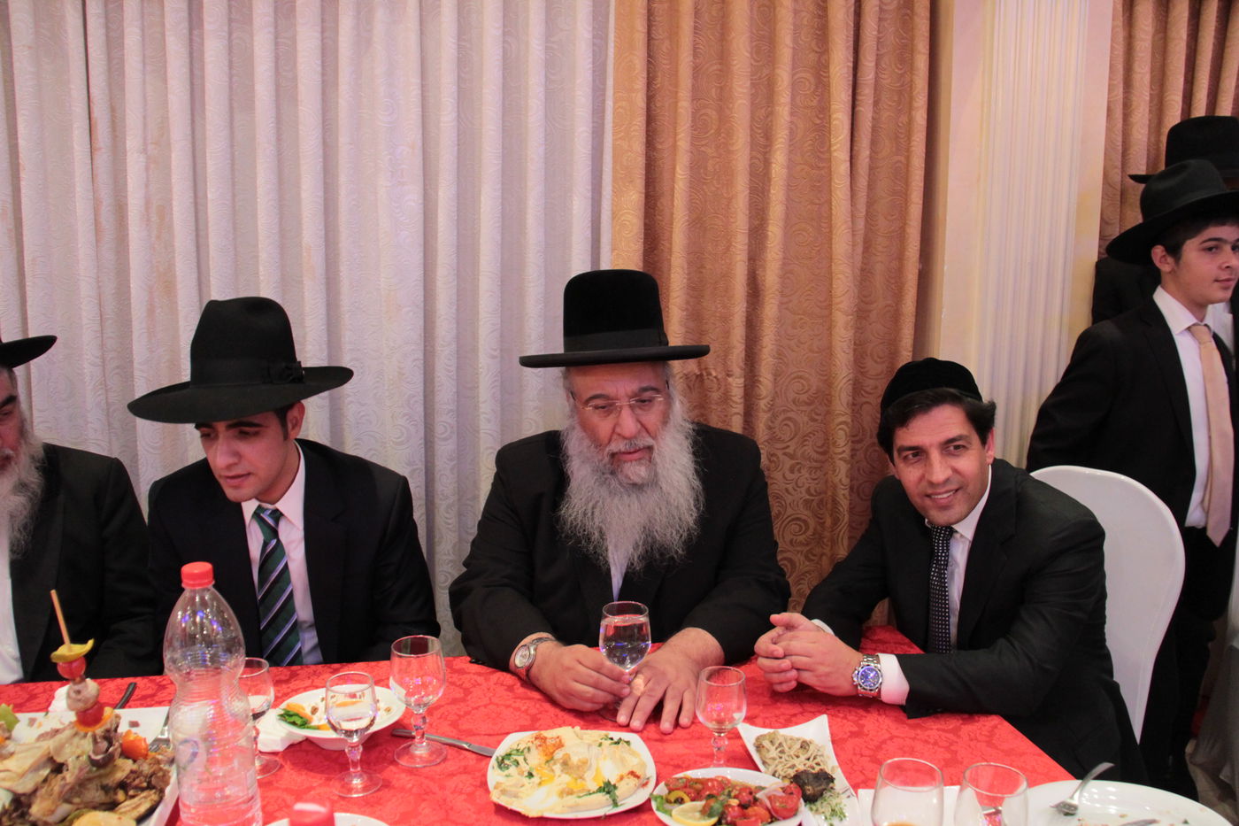 מזל טוב לכתב "כיכר השבת" ישי כהן לרגל אירוסיו • גלריה