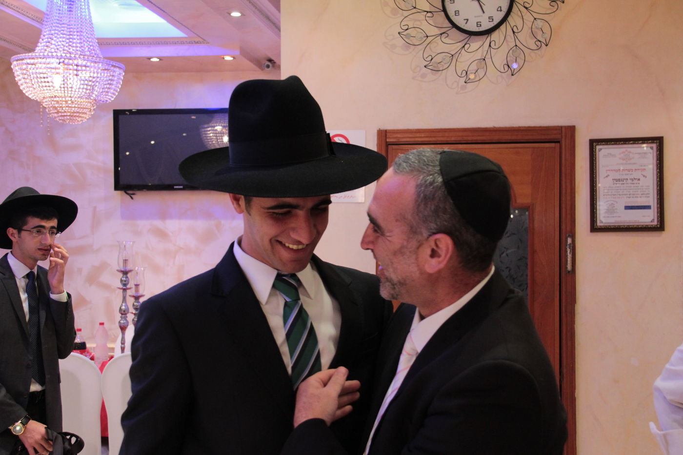 מזל טוב לכתב "כיכר השבת" ישי כהן לרגל אירוסיו • גלריה