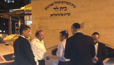 ליברמן סמוך לבית המדרש של החסידות, אתמול