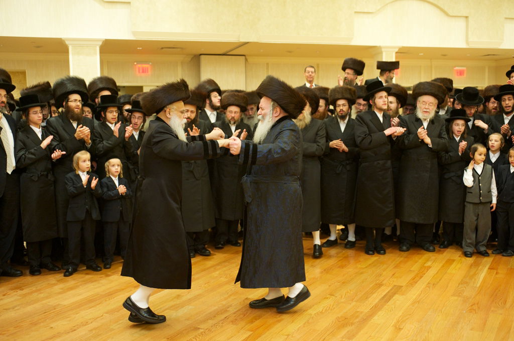 גלריה: שמחת חתונת נכדת הרה"ק מבאבוב זצוק"ל