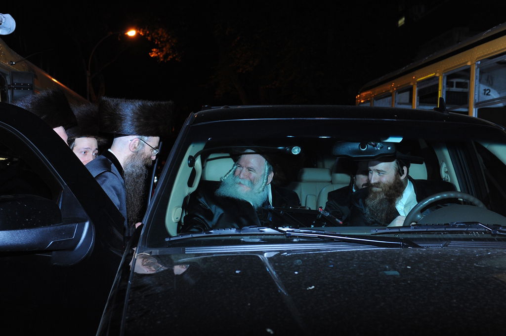 גלריה: שמחת חתונת נכדת הרה"ק מבאבוב זצוק"ל